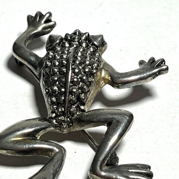 Silver Tone Frog Brooch Pin With Textured Back - Picture 2 of 4